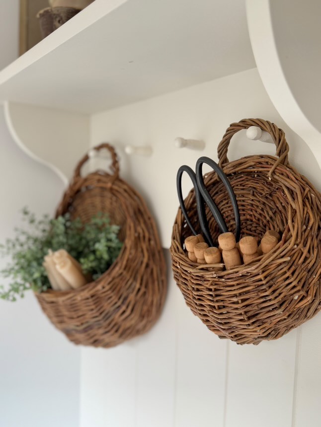 Panier mural en rotin