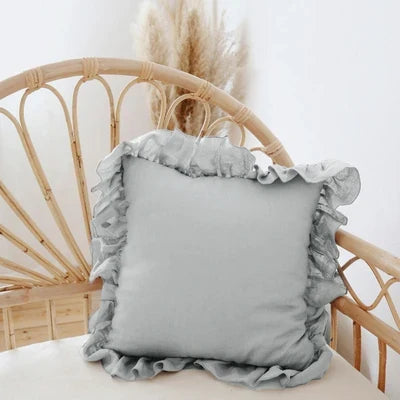 Housse de coussin en lin à volants