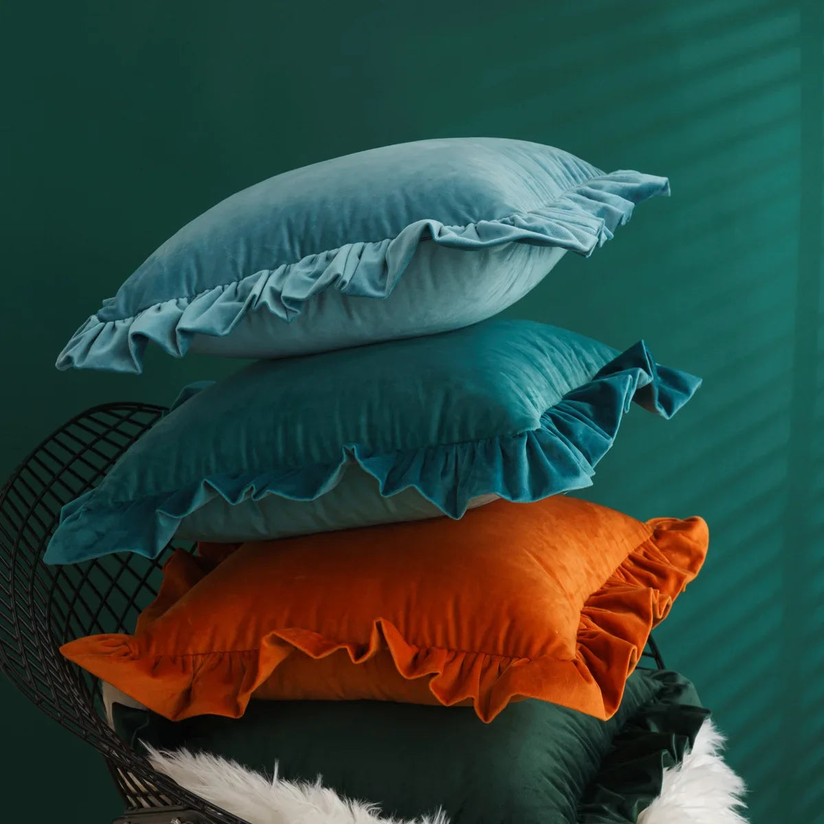 Housse de coussin velours à volant