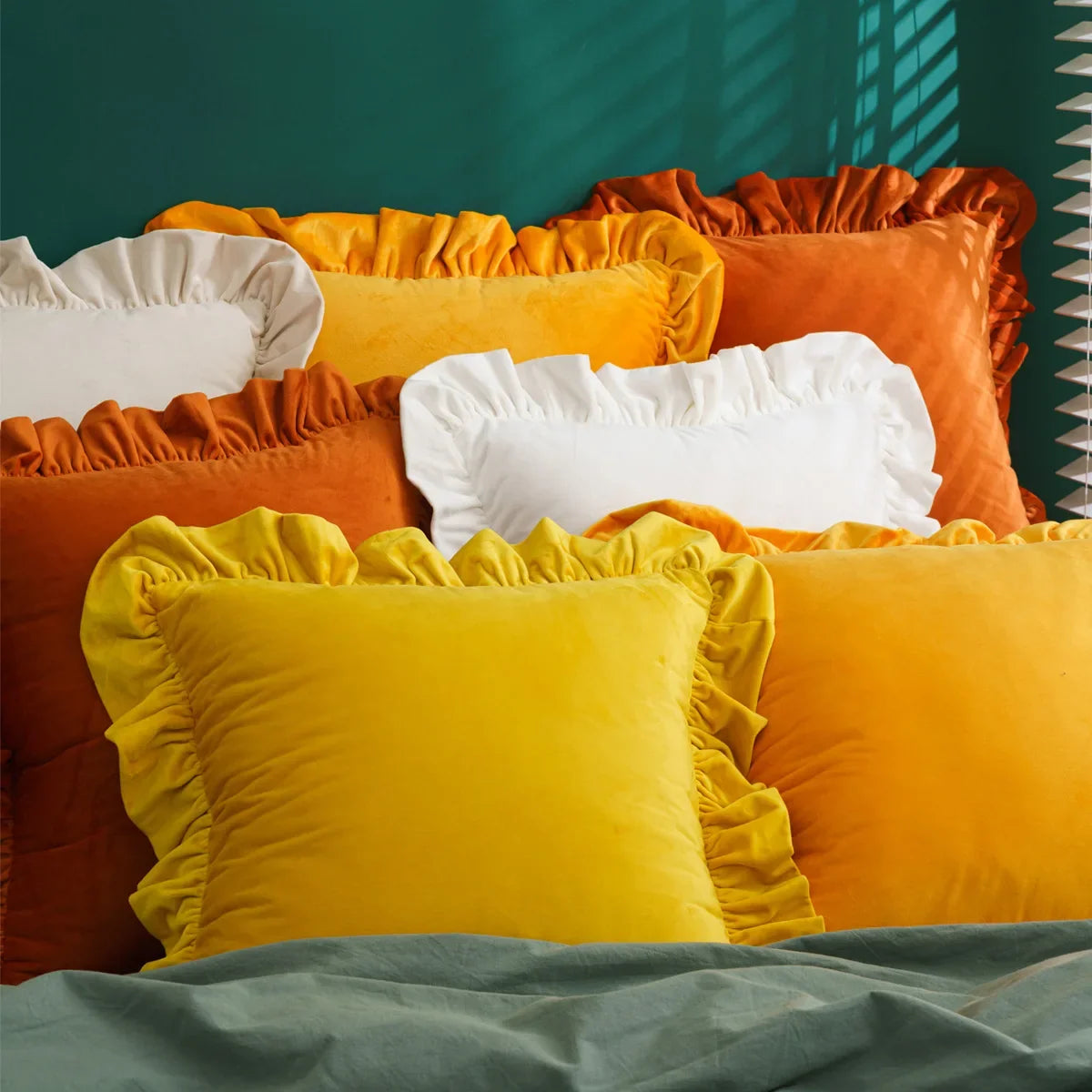 Housse de coussin velours à volant